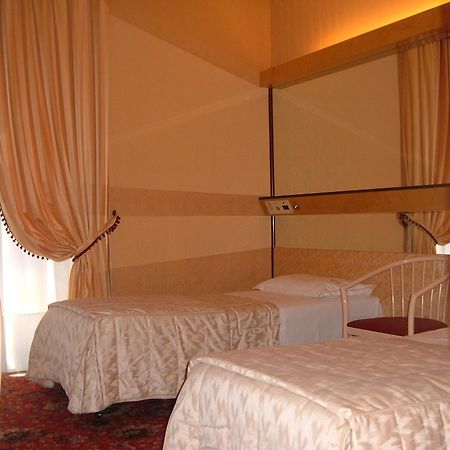 Hotel Roma Cesano Boscone Exterior photo